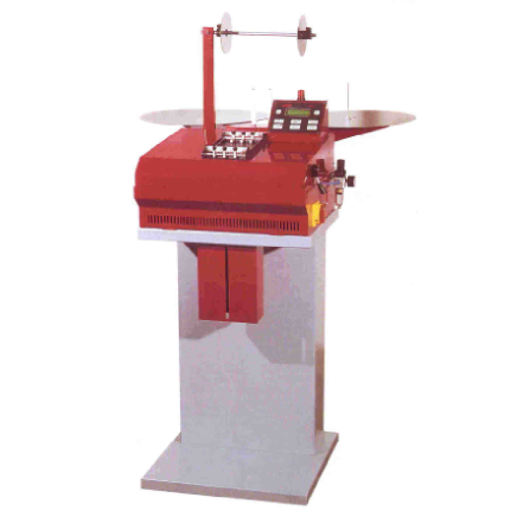 Découpe à longueur en automatique pour les matériaux souples jusqu'à 100 mm de largeur